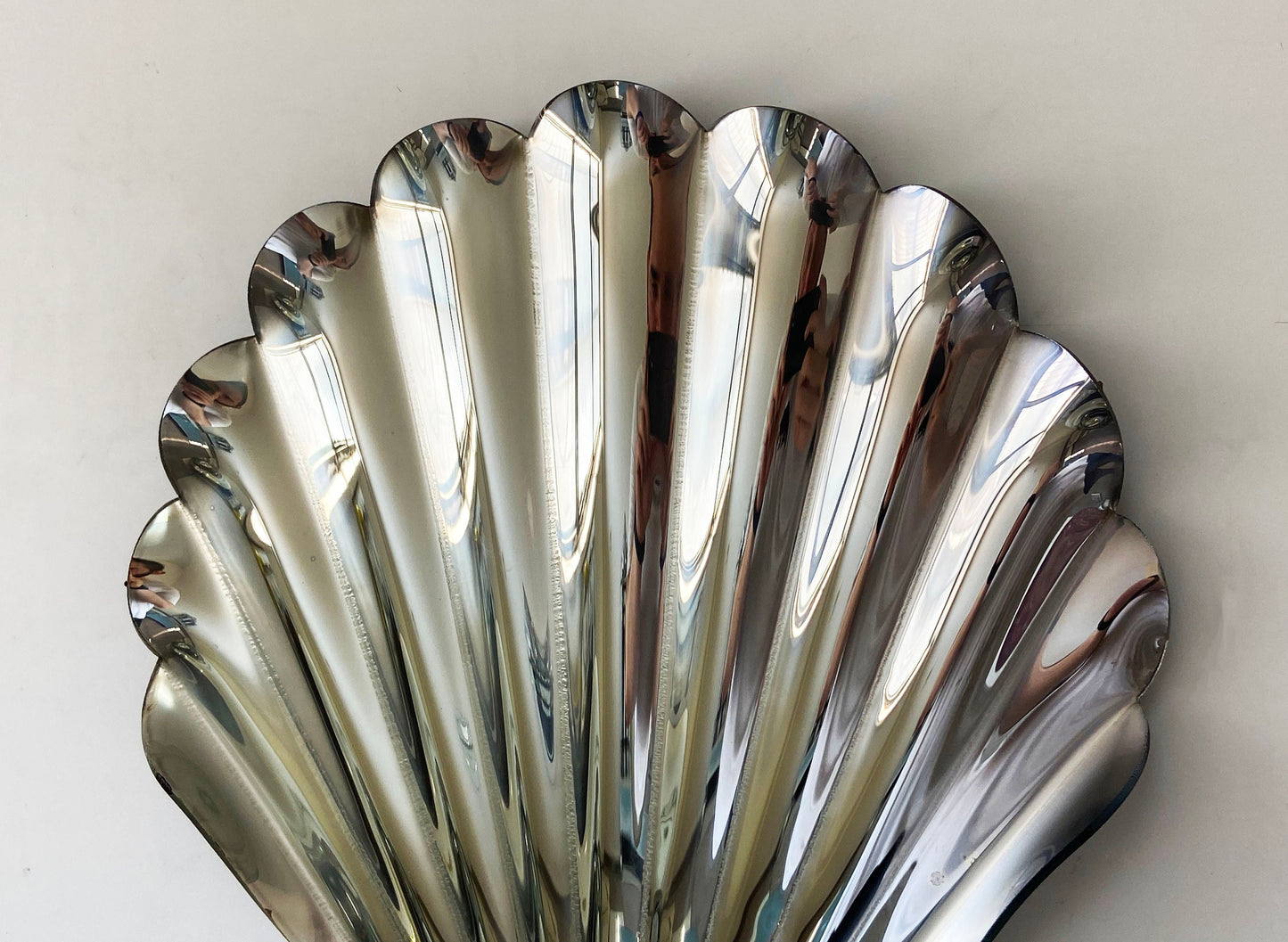 Seashell-Inspired Frameless Mirror, Natural Aesthetic, Wall-Mountable, Silver Mirror