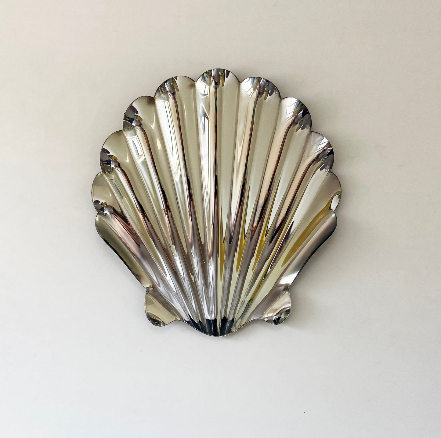 Seashell-Inspired Frameless Mirror, Natural Aesthetic, Wall-Mountable, Silver Mirror